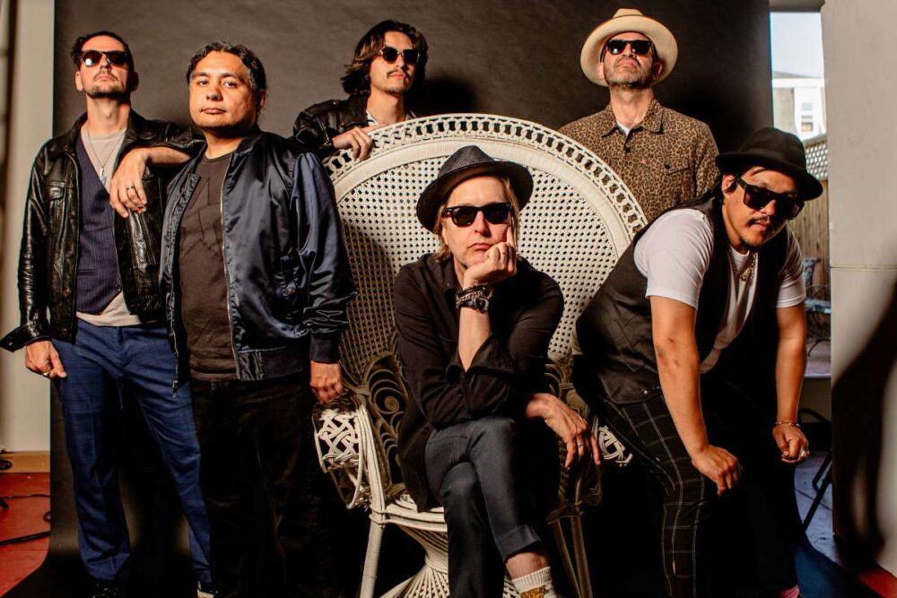 Chuck Prophet & His Cumbia Shoes ft members of ¿Qiensave?